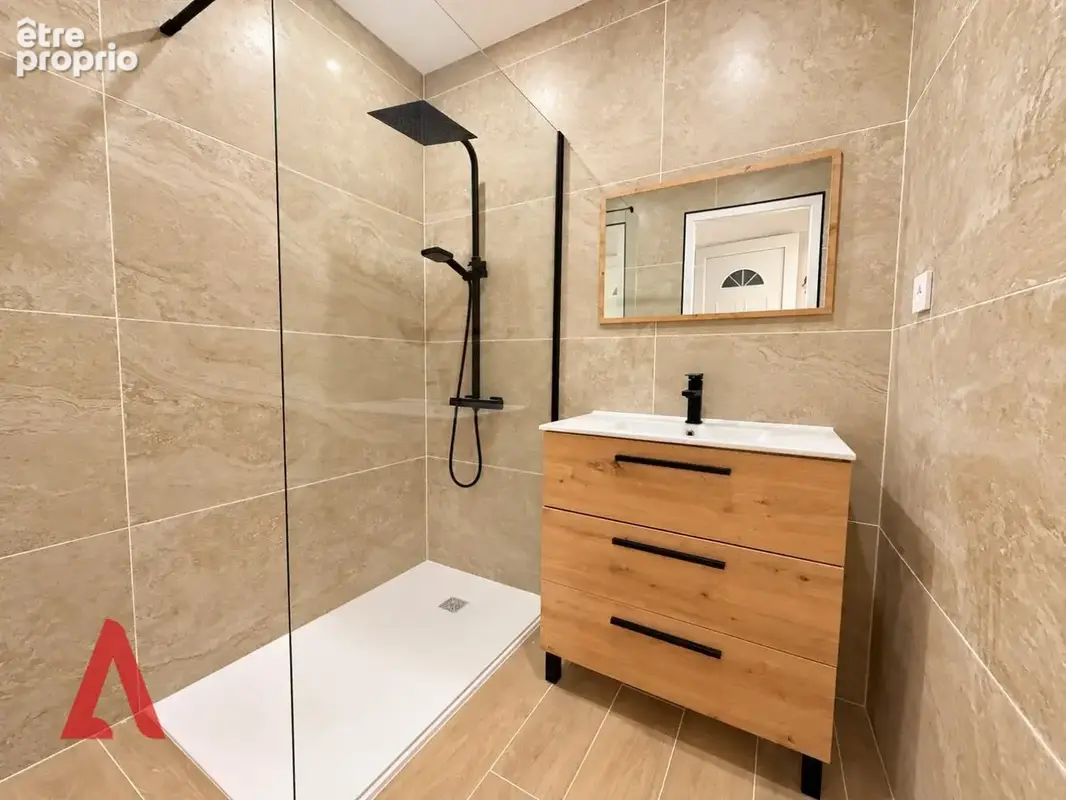 T3 appartement rénové avec 2 chambres, terrasse et garage au cur de Magalas - photo 4