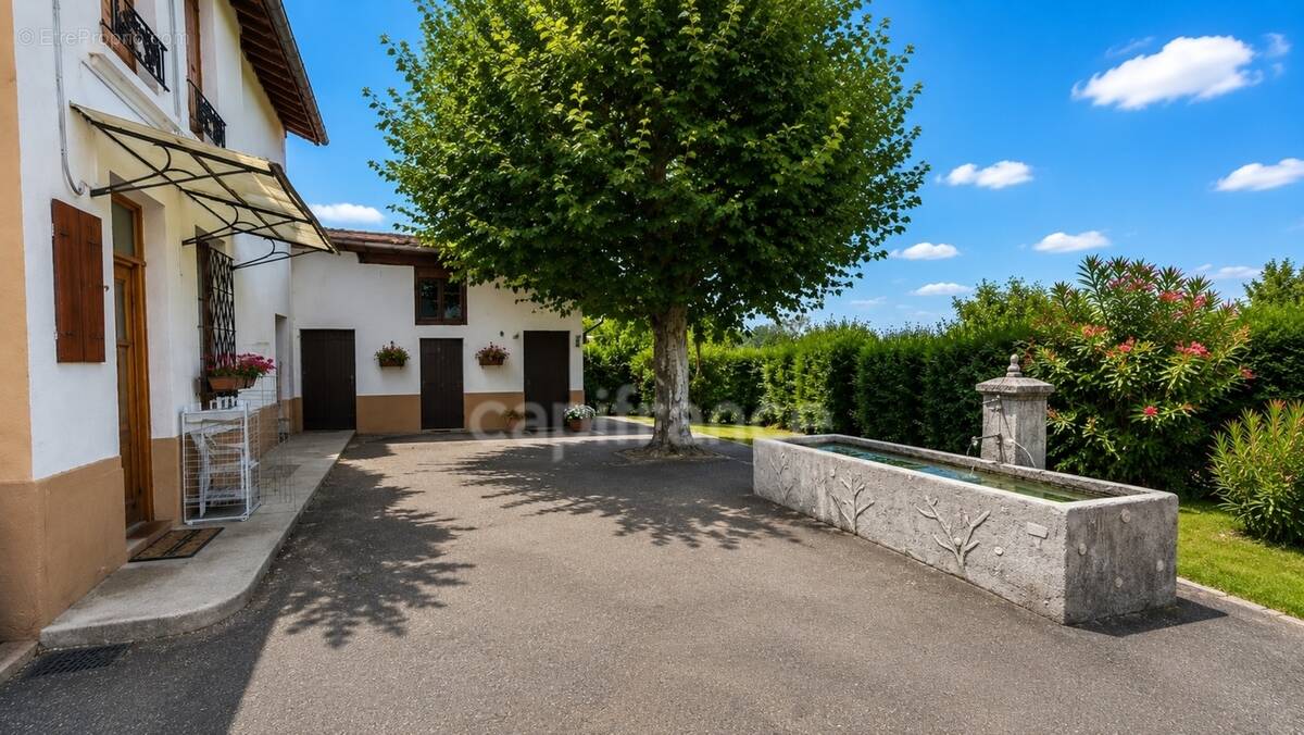 Maison à SAINT-HILAIRE-DE-LA-COTE