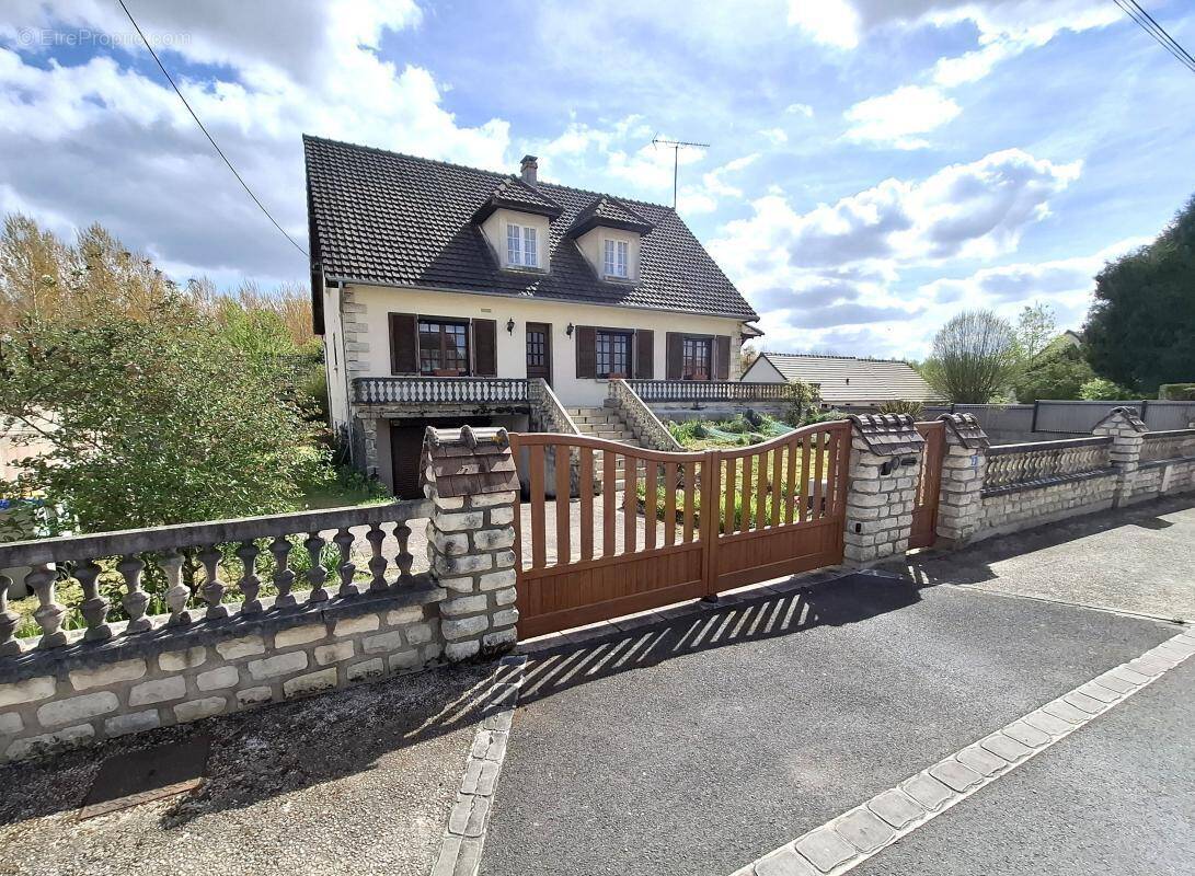 Maison à TRACY-LE-VAL