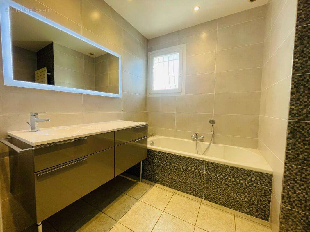 Maison à MOURS-SAINT-EUSEBE