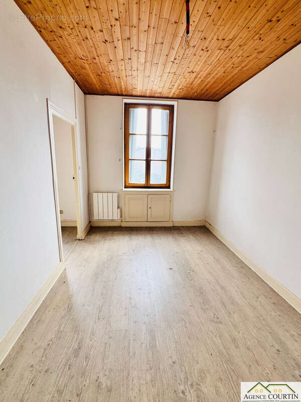 Ensemble immobilier   3 logements existants   Centre-ville de Louhans terrain d'environ 2000 m2 - photo 24