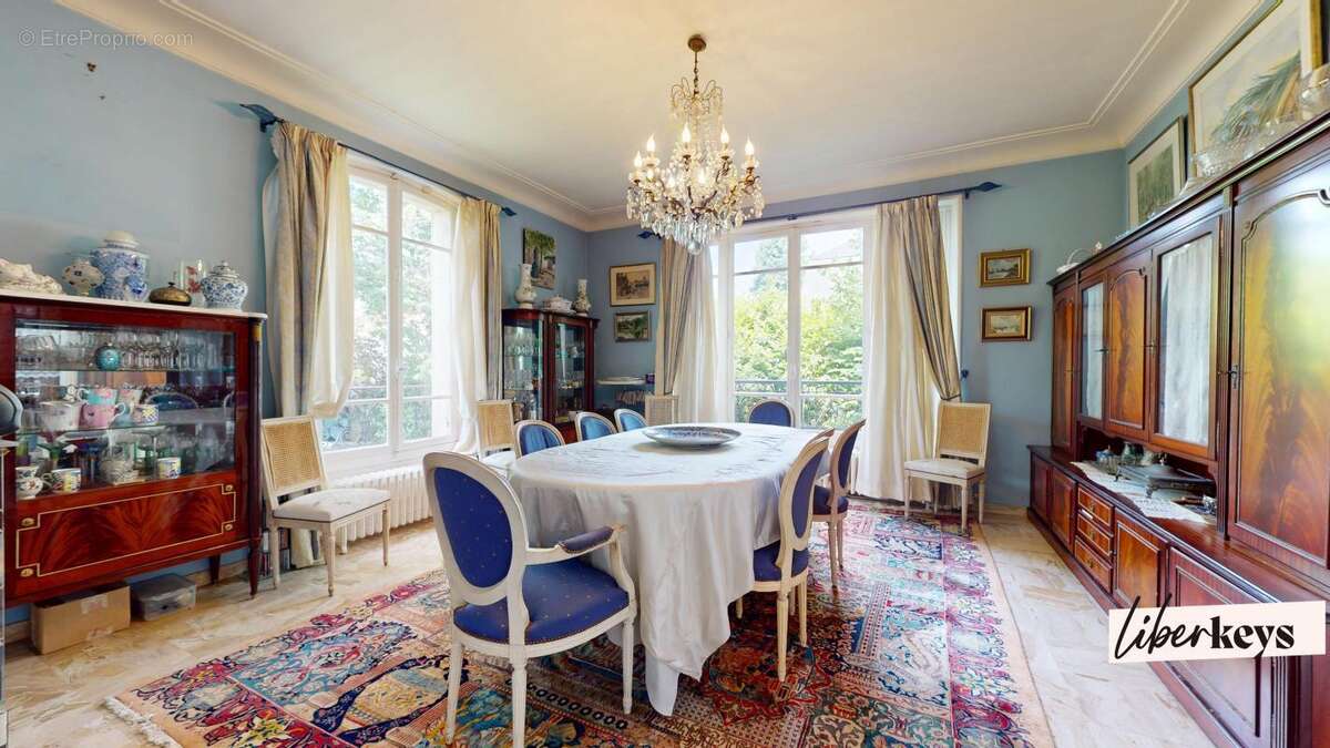 Propriété familiale de 236 m² avec jardin arboré de 878 m² – Vaucresson - photo 4