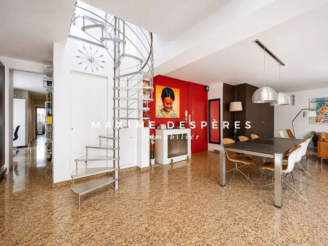 Appartement à NEUILLY-SUR-SEINE