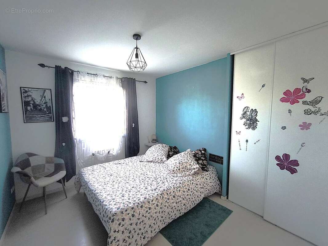 Maison à CRUZILLES-LES-MEPILLAT