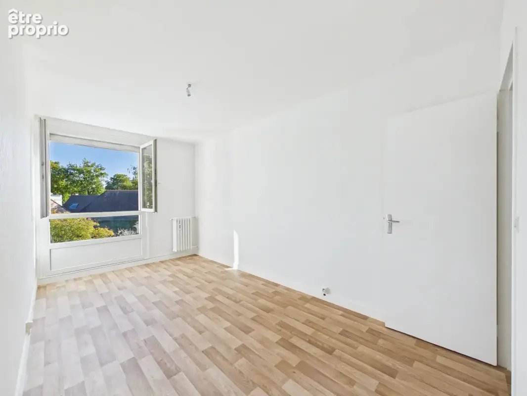 À VENDRE – Beau 2 pièces de 52,05 m² avec balcon, ascenseur, parking et cave - photo 3