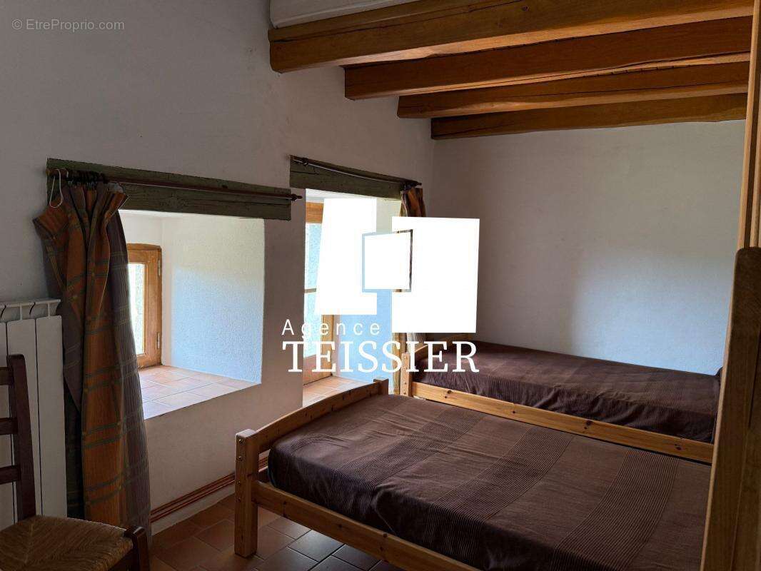 Maison à SAINT-PIERRE-SAINT-JEAN