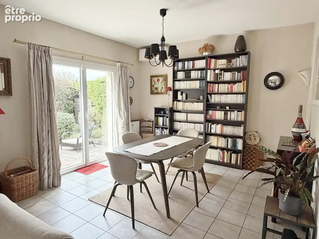 CRAPONNE proche du centre et au calme, belle maison de 124 m2 avec 4 chambres sur terrain de 427 m2 - photo 6
