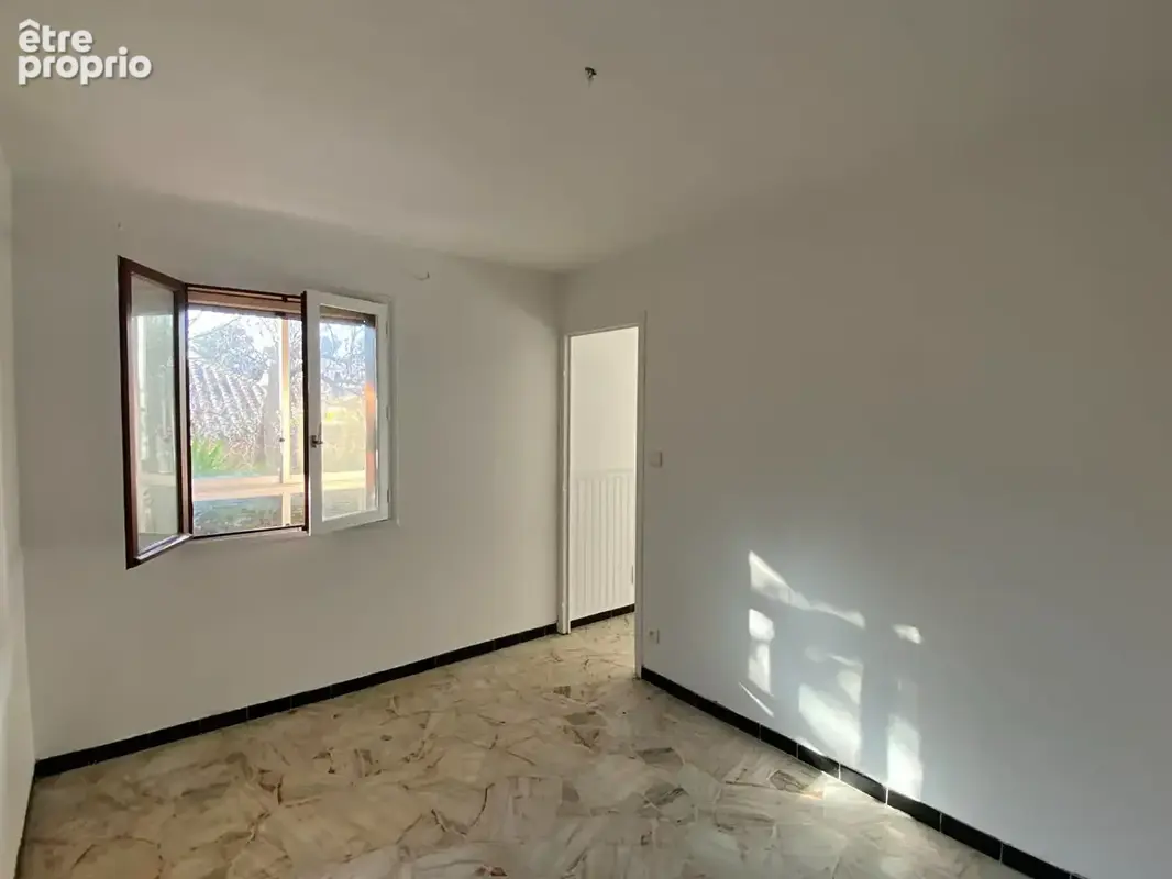 Six-fours les lones T2 36.55m2 + loggia fermée 11m2 et jardin - photo 4