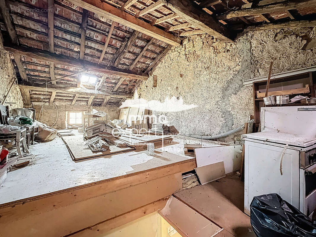 Appartement à MIRECOURT
