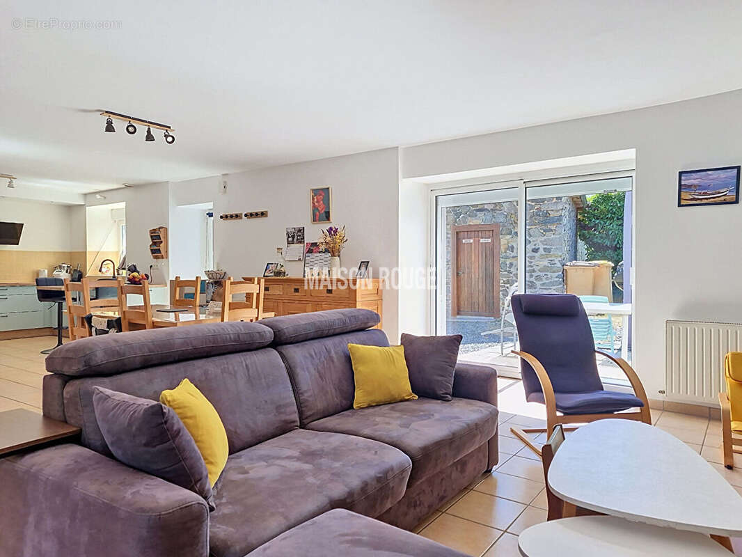 Une maison de caractère à Hillion avec dépendance et jardin - photo 4