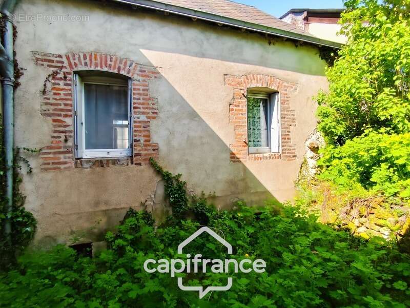 Commerce à BESSE-SUR-BRAYE