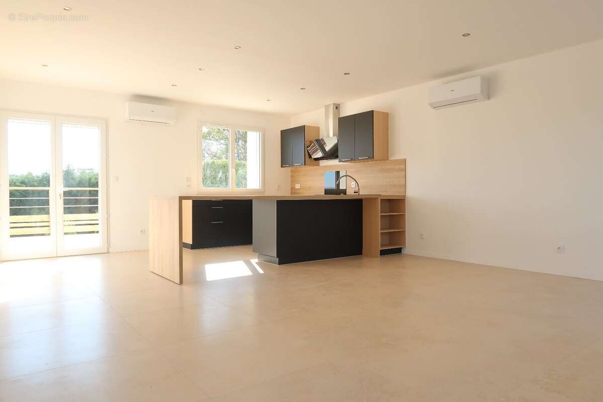 Appartement à SAINT-GENEST-LERPT