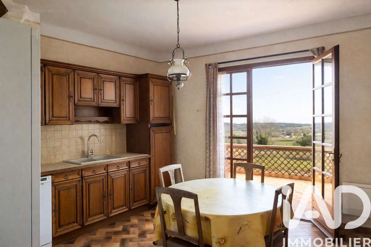 Maison 153 m² à Saint-Marcel-De-Careiret  - photo 4