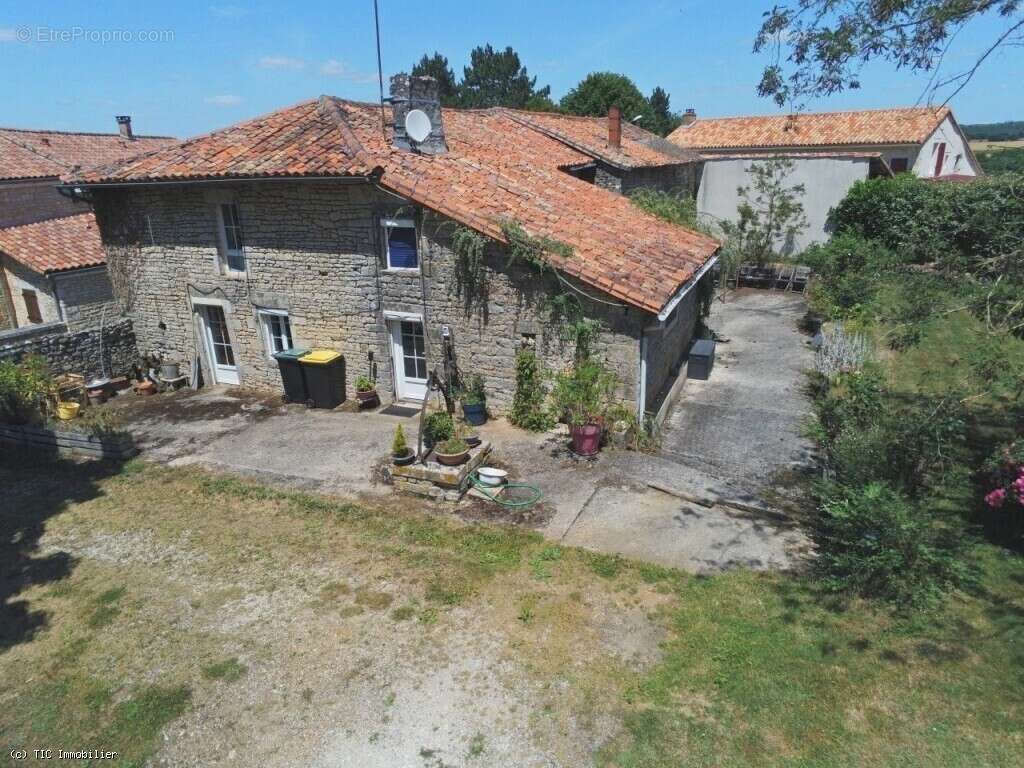 Maison à NANTEUIL-EN-VALLEE