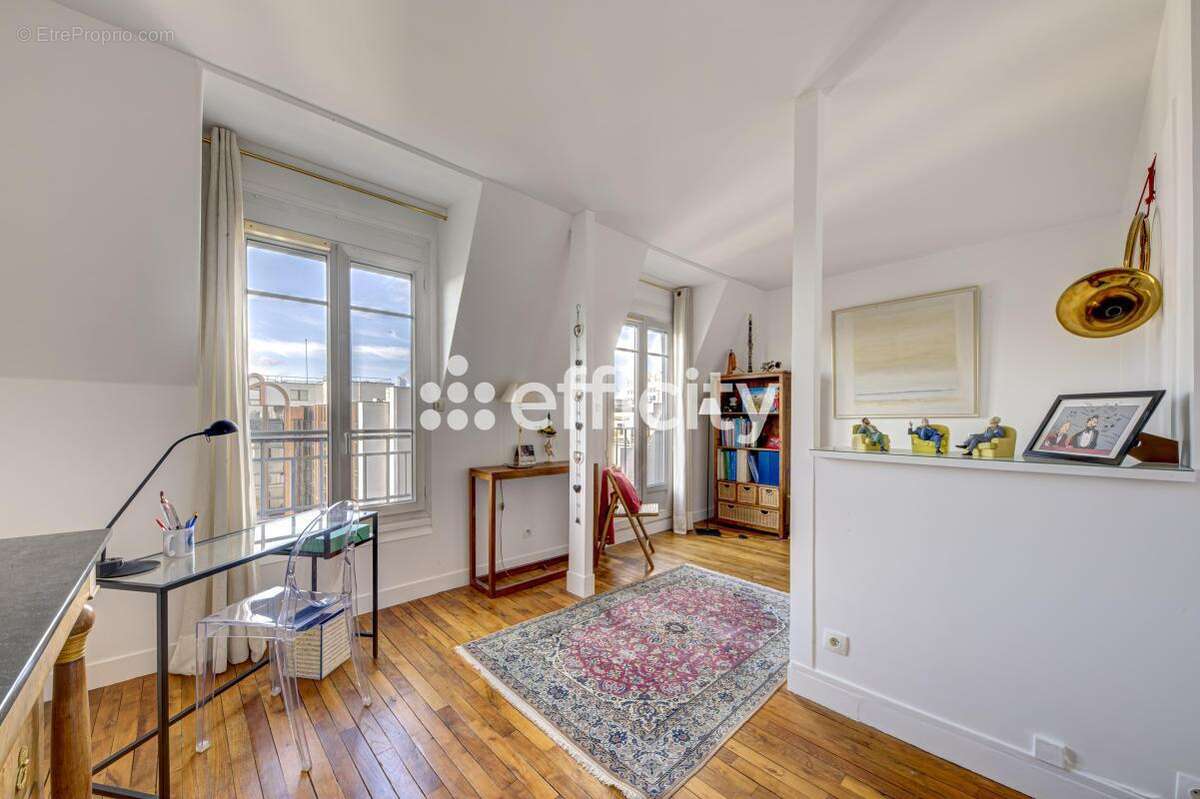 Appartement à LEVALLOIS-PERRET