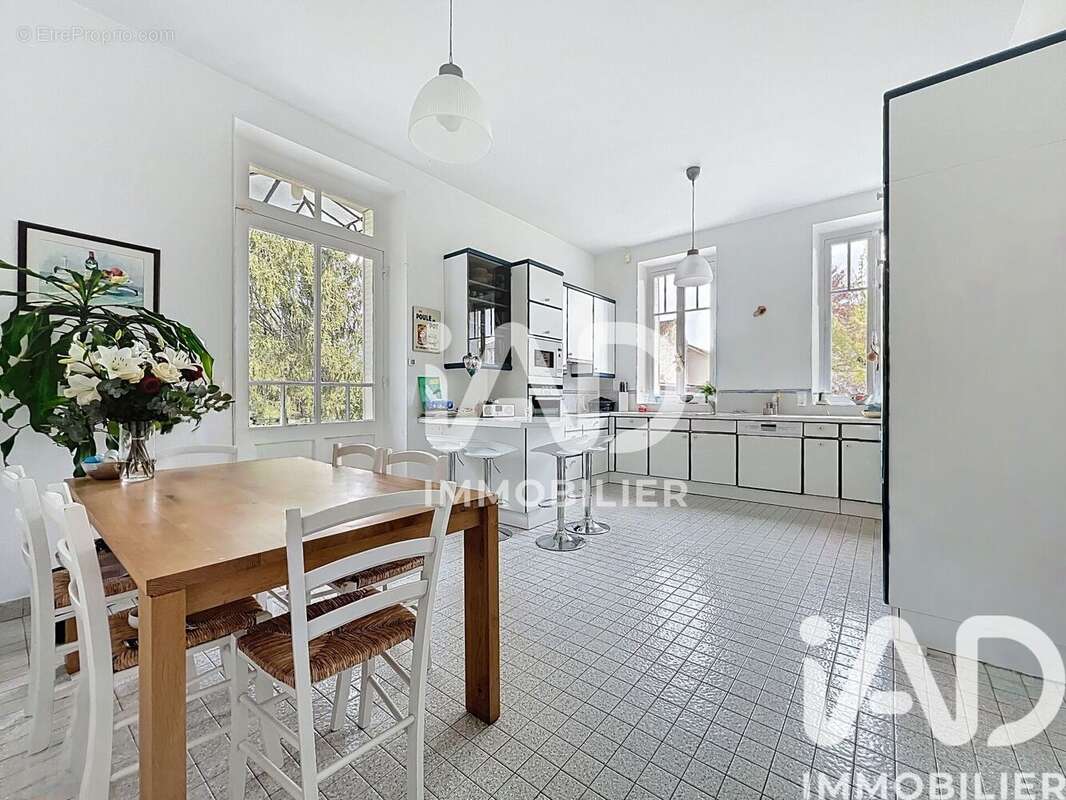 Maison 266 m² à Tournan-En-Brie  - photo 2