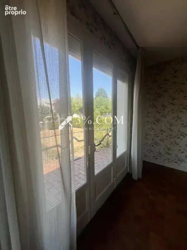 3%. com immobilier à  la villedieu du clain - photo 13