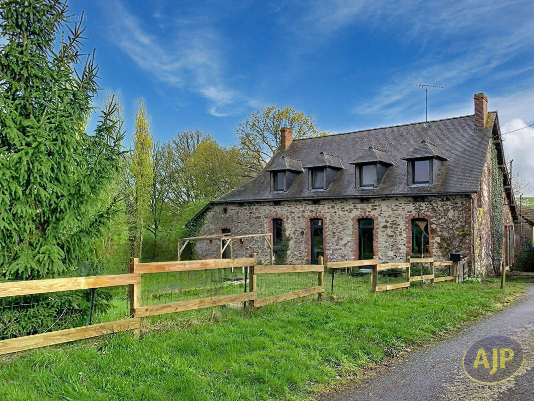 Maison à GRUGE-L'HOPITAL