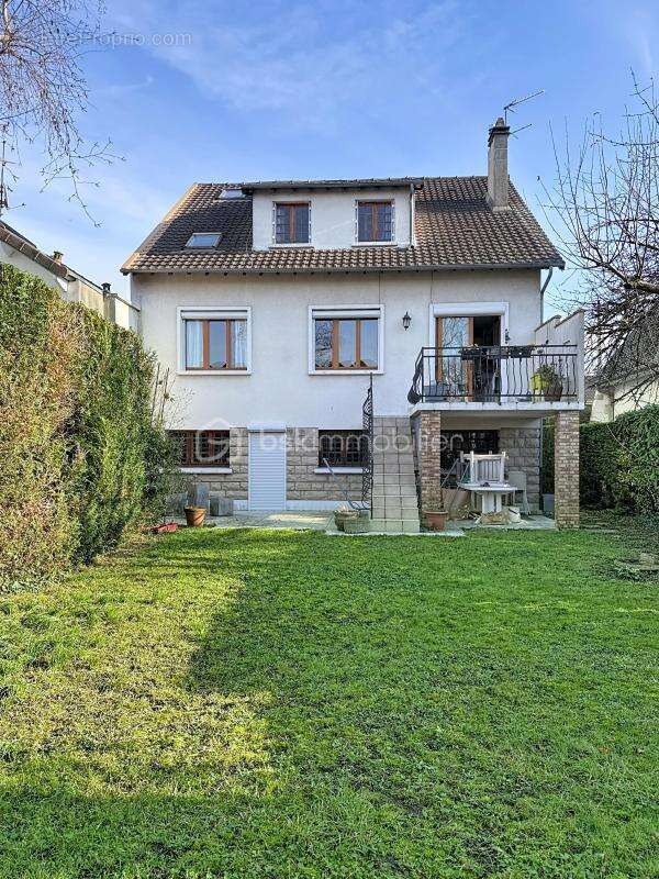 Maison familiale 11 pièces – Terrasse & jardin Ouest – 7 chambres + bureau – Garage - photo 3