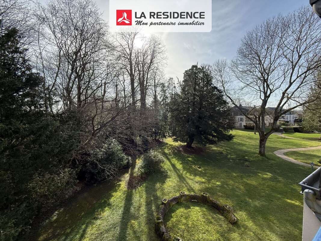Appartement à LE MESNIL-SAINT-DENIS