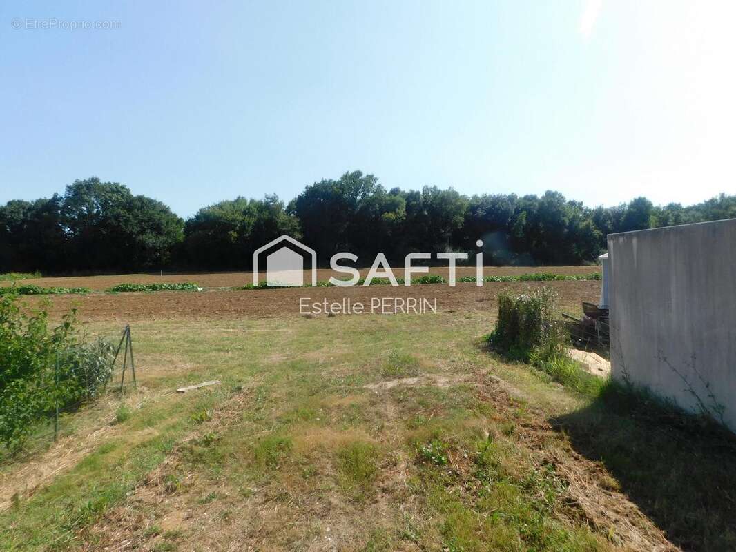 Terrain 1557 m² à Trizay  - photo 2