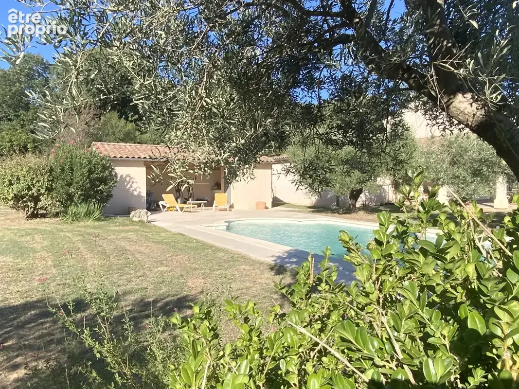 Propriété située à Uzès dans un secteur résidentiel. - photo 10