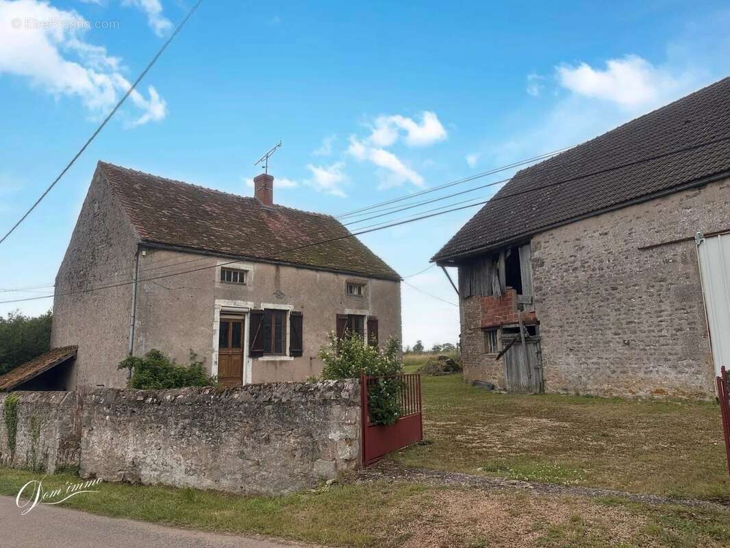 Maison à DOMPIERRE-EN-MORVAN