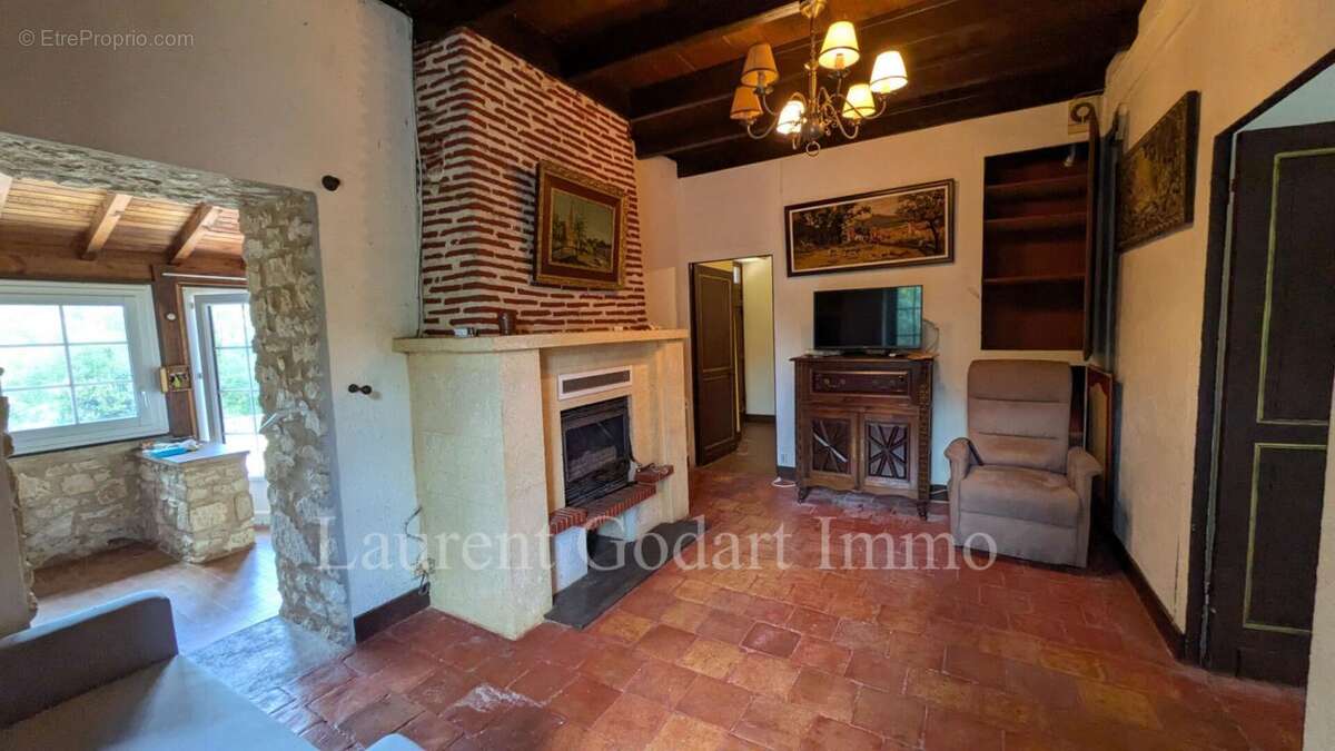 Maison en pierres avec dépendances - photo 3