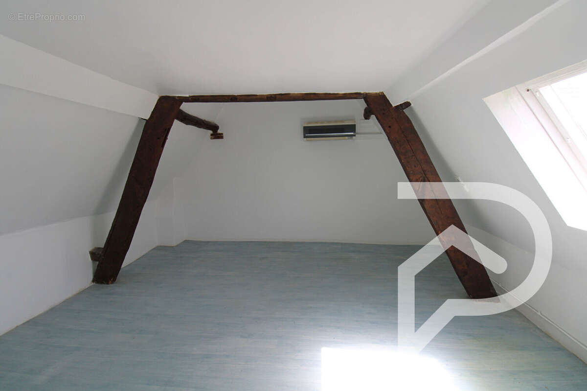 Maison à MAIGNELAY-MONTIGNY