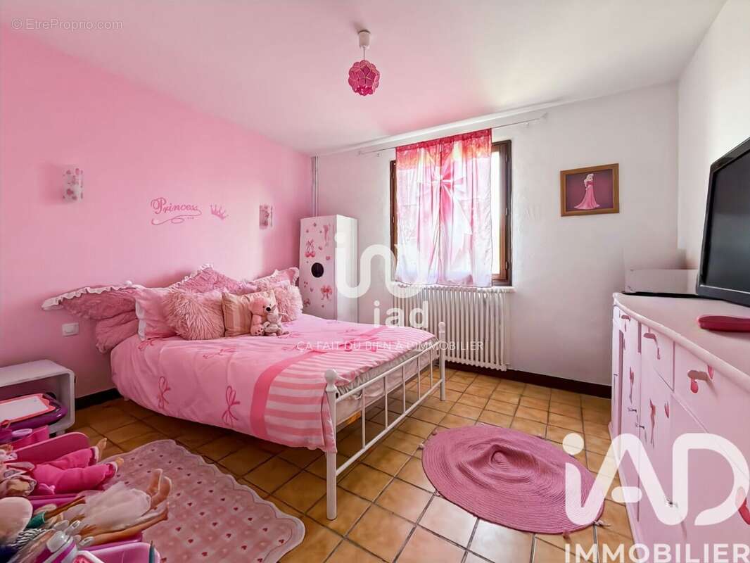Maison 141 m² à Etigny  - photo 6