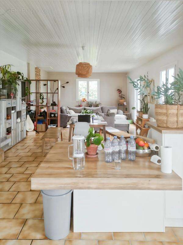 Maison à NAVAILLES-ANGOS