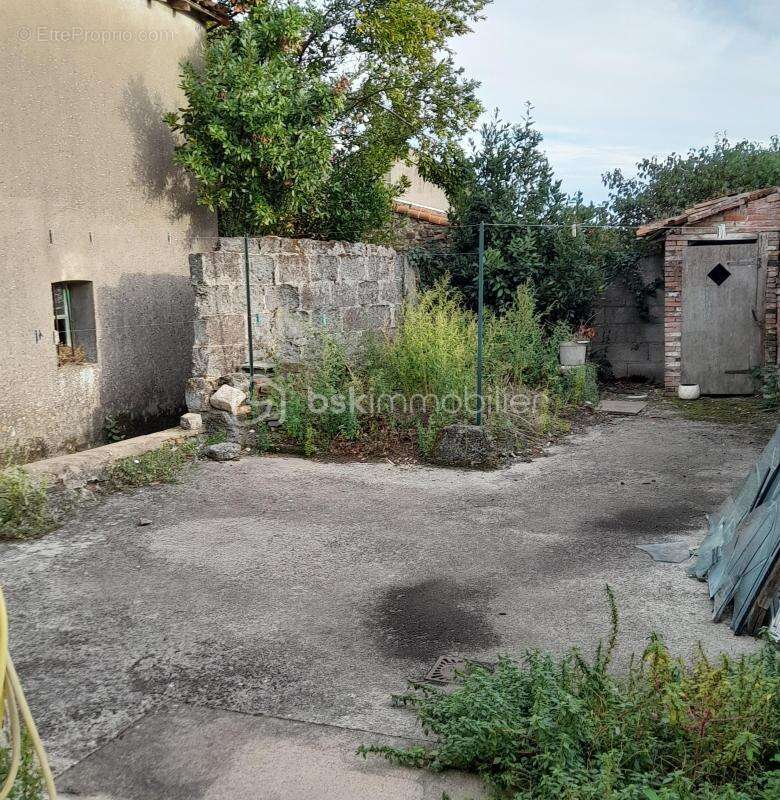Maison de bourg à rénover - photo 3