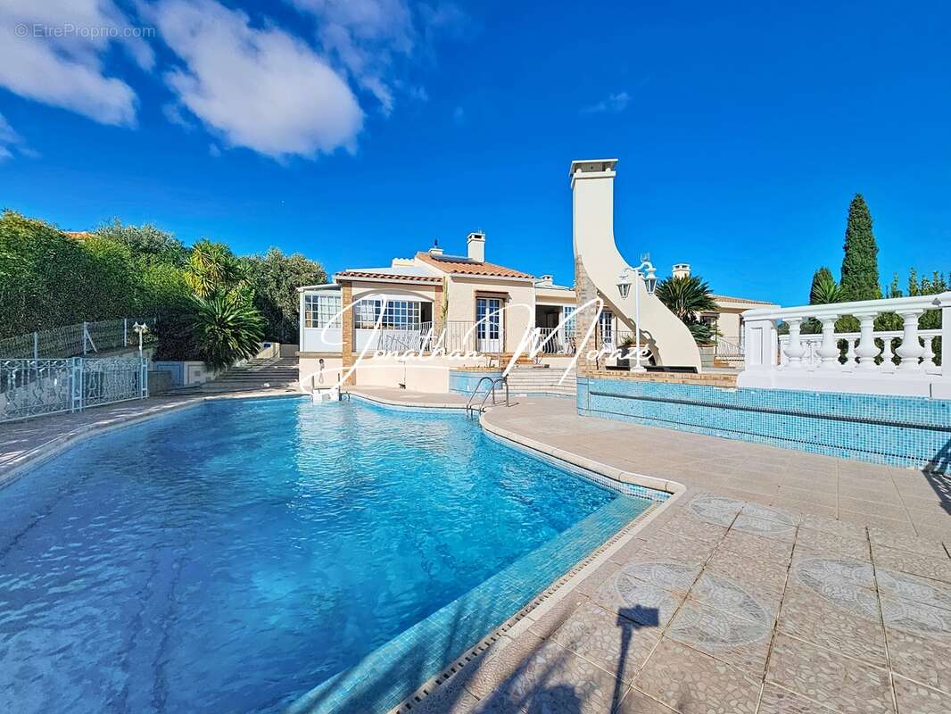 Maison à VILLELONGUE-DELS-MONTS