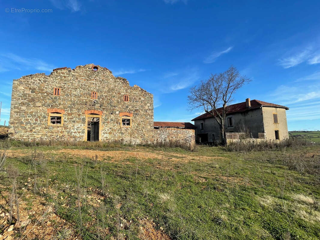 Maison à SAINT-PRIEST-LA-ROCHE
