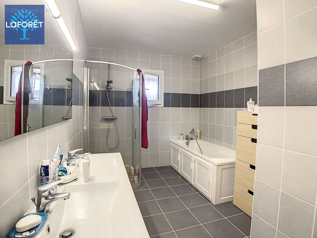 Maison à COURBEPINE