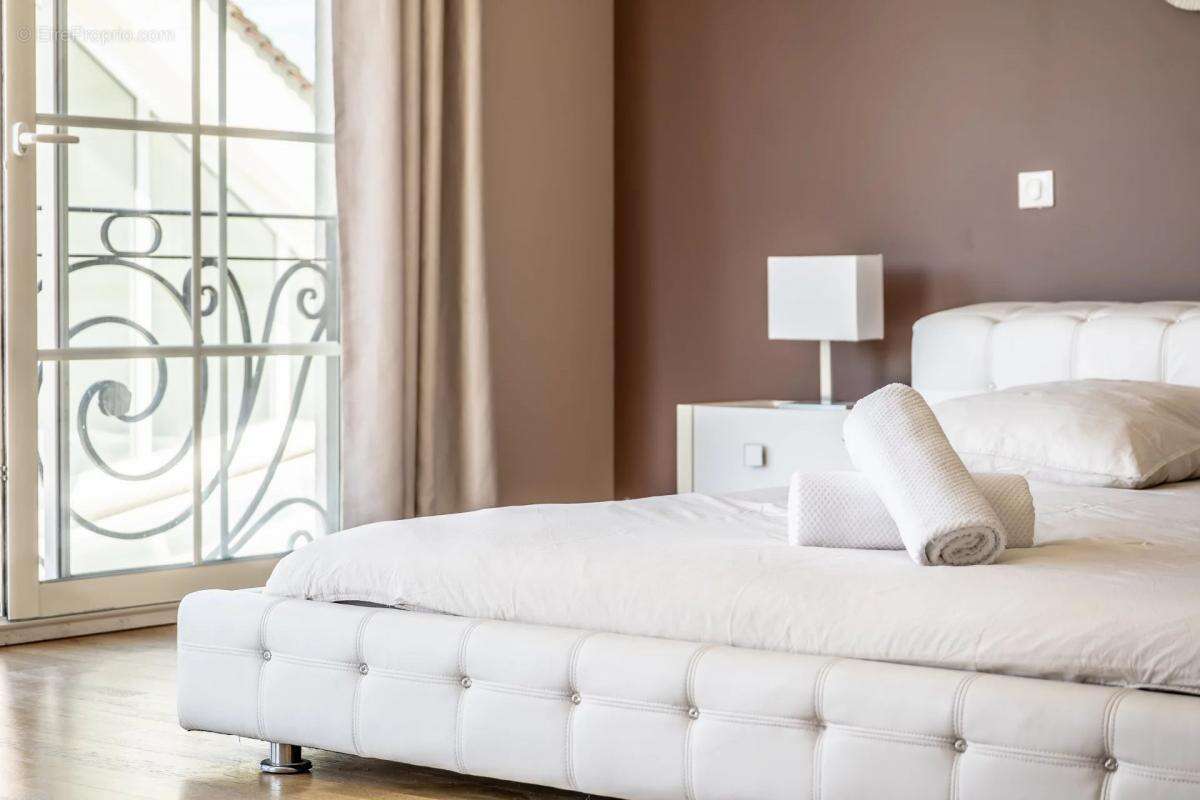 Maison à VILLENEUVE-LE-COMTE