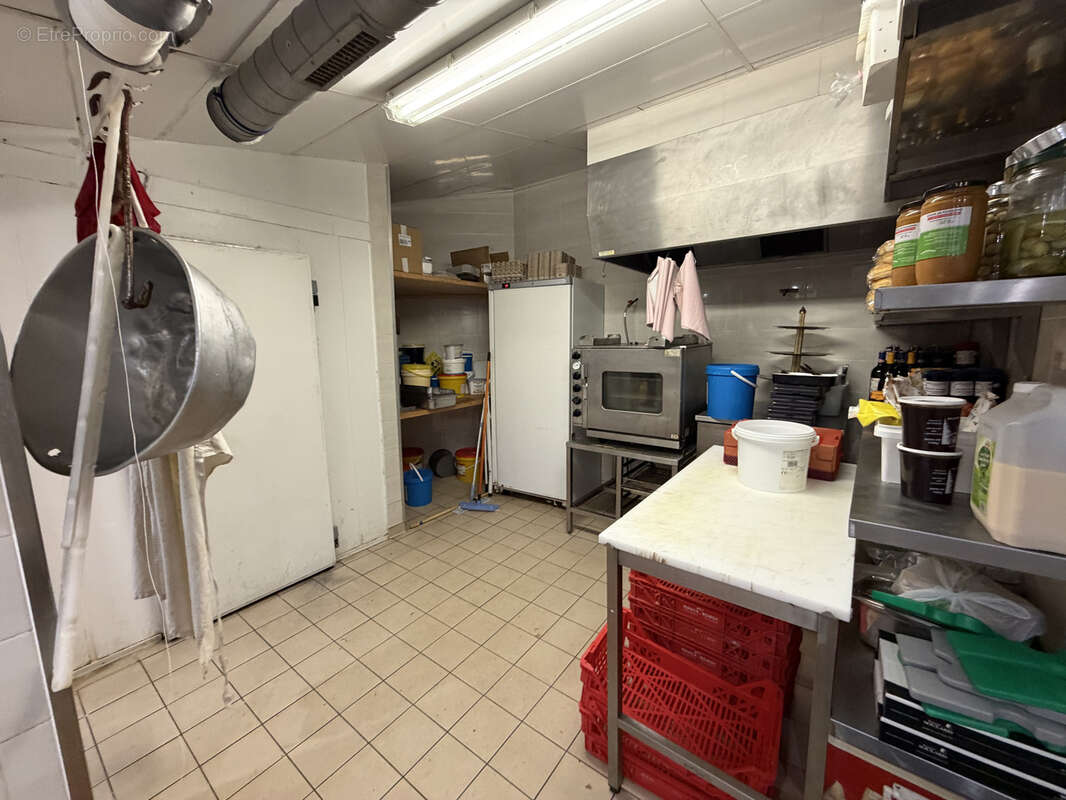Fond de commerce BOUCHERIE-CHARCUTERIE-TRAITEUR secteur Aigueperse, 600000€ CA , vente 199000€ FAI - photo 4