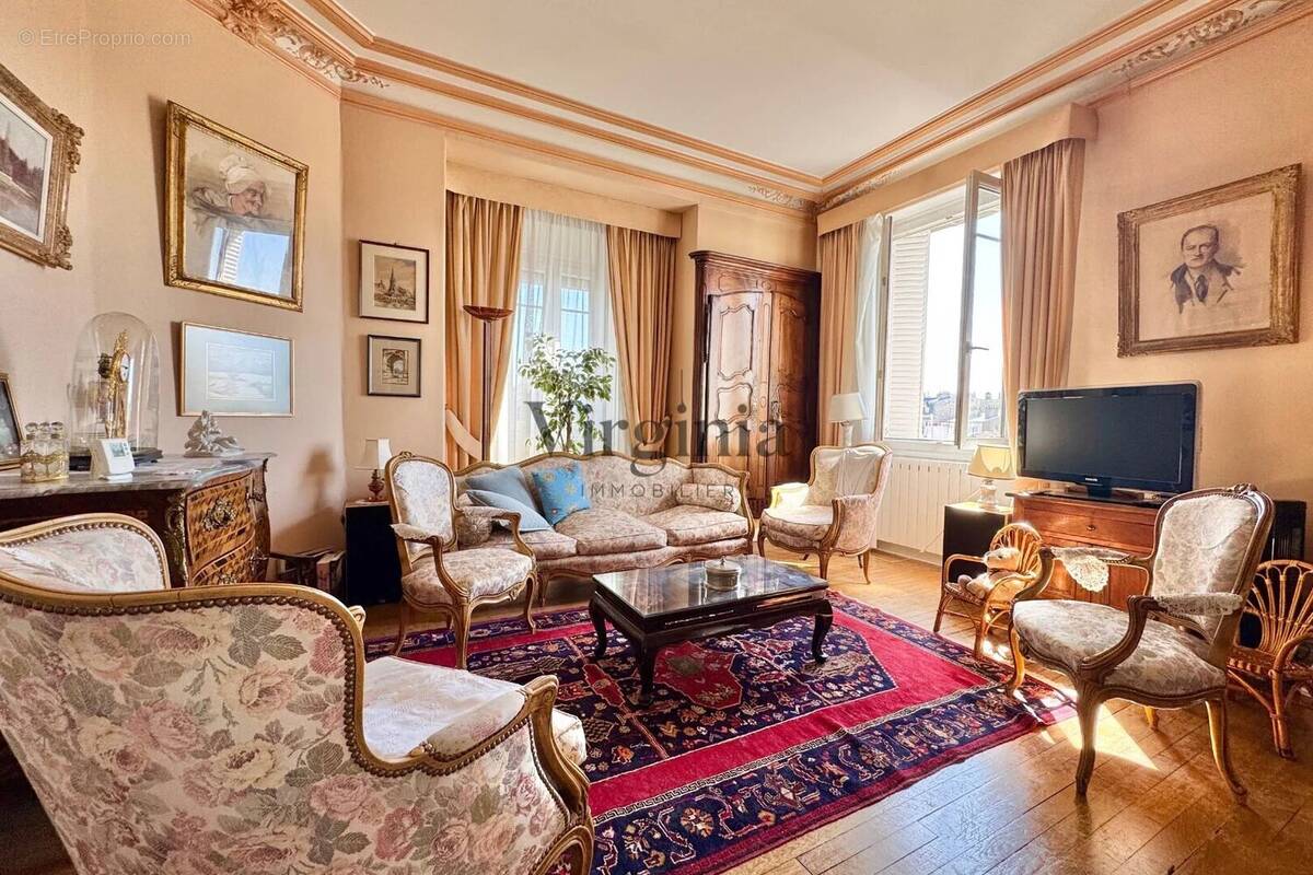 Appartement à CHARENTON-LE-PONT
