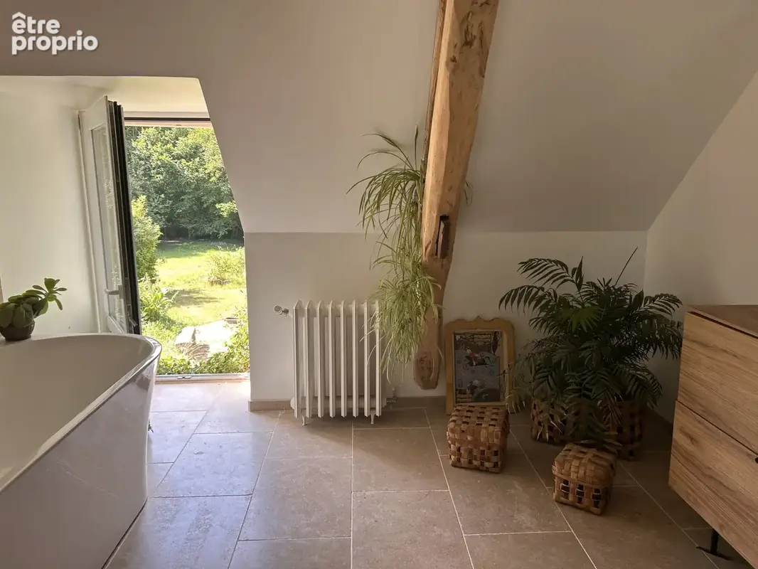 Propriété de charme rénovée avec parc arboré de 4 900 m2 bordé par un ruisseau - photo 12