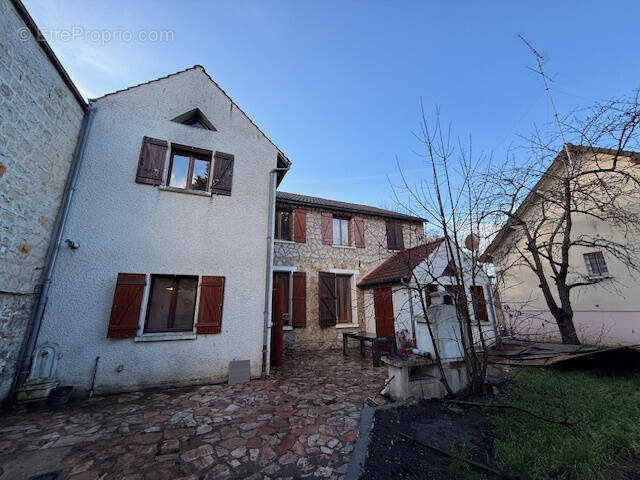 Maison à MERY-SUR-OISE