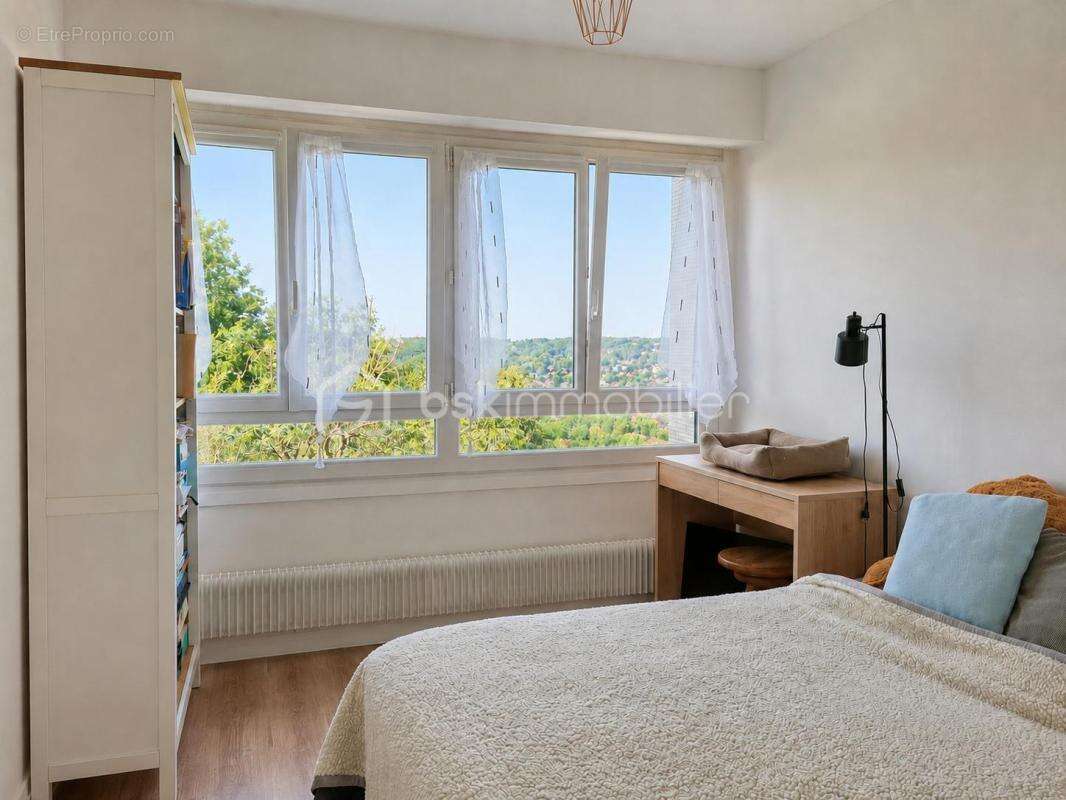Les ulis – 3 pièces au dernier étage, loggia, vue dégagée et parking - photo 11