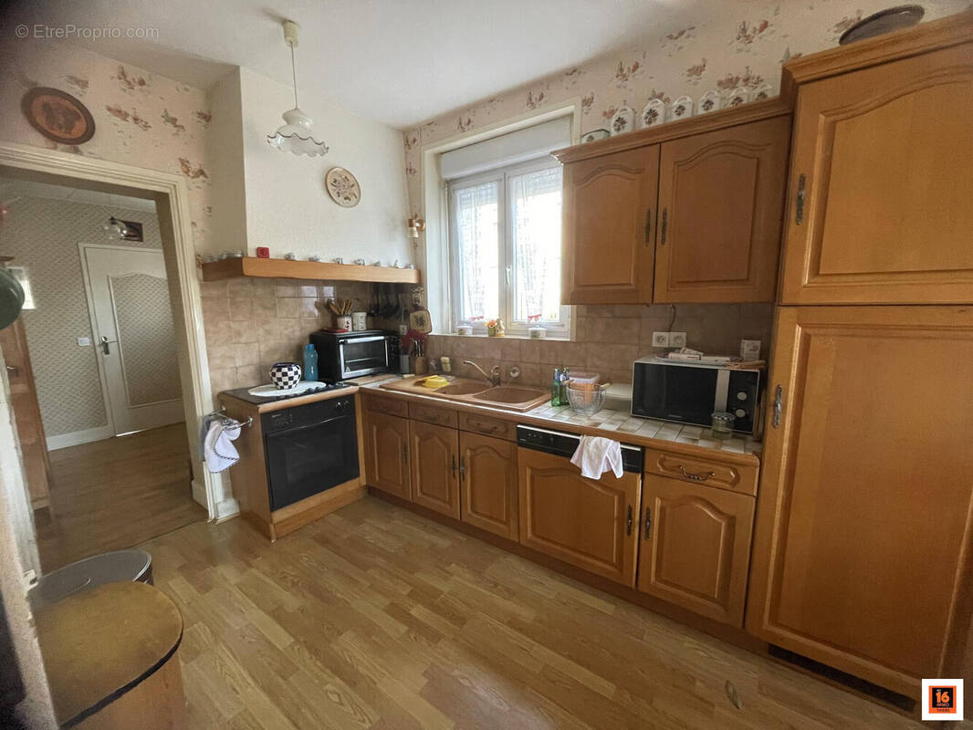 Maison à LA MONNERIE-LE-MONTEL