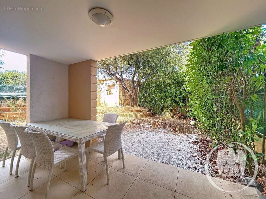 Appartement à SAINT-LAURENT-DU-VAR