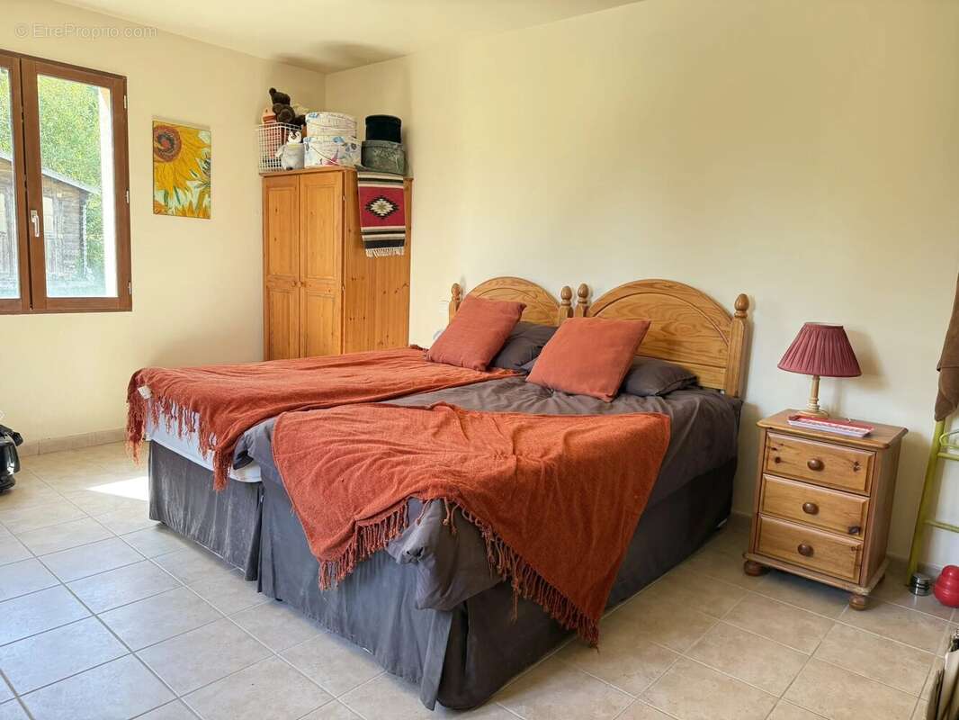 Maison Contemporaine avec Piscine et Près d’un Hectare de Terrain - photo 9