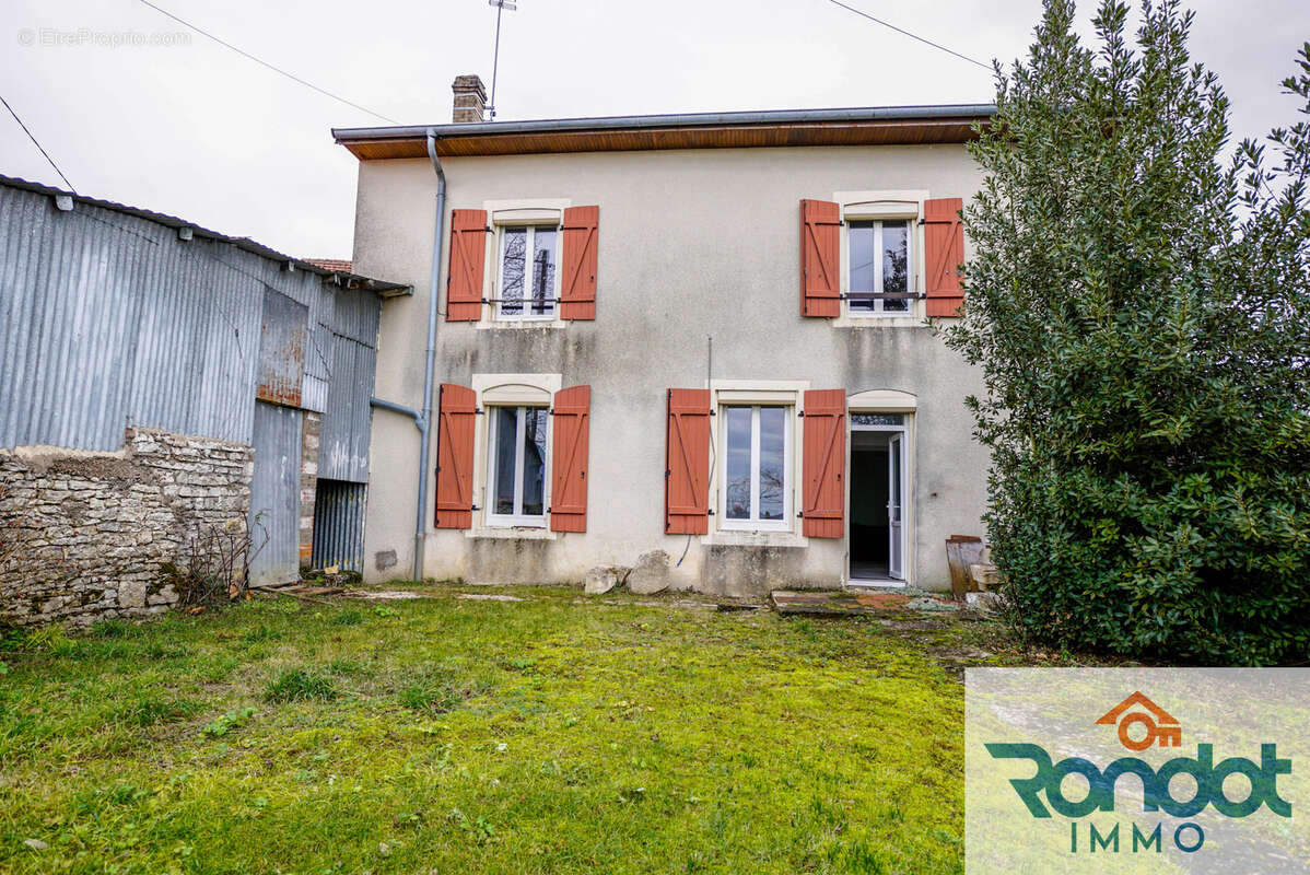 Maison à MONTIGNY-MORNAY-VILLENEUVE-SUR-VINGEANNE