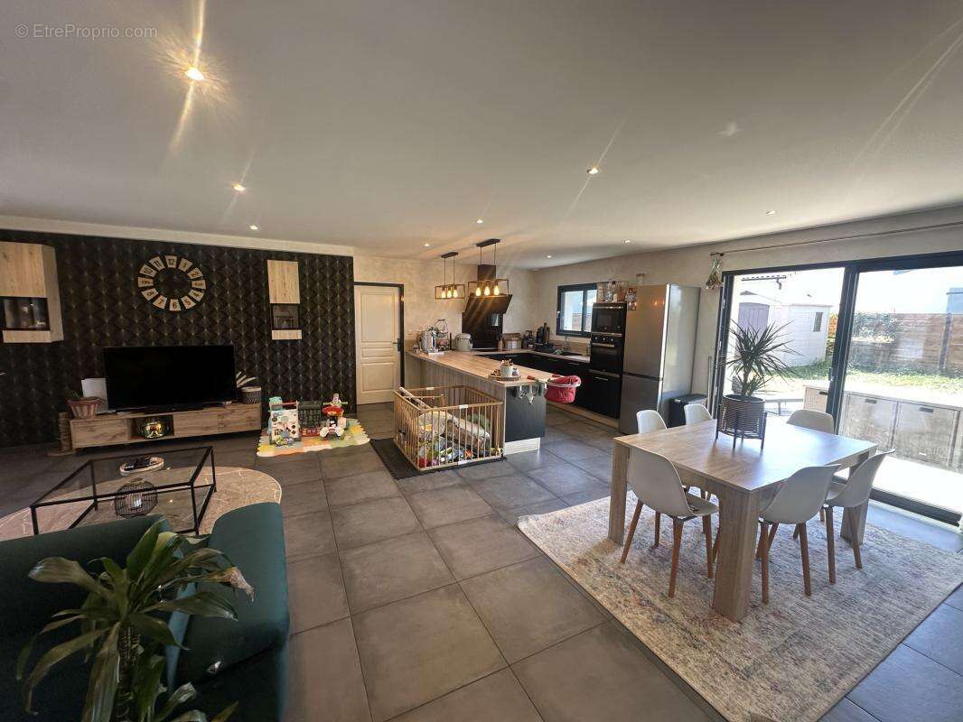 Maison 120 m² à Roches-Premarie-Andille  - photo 8
