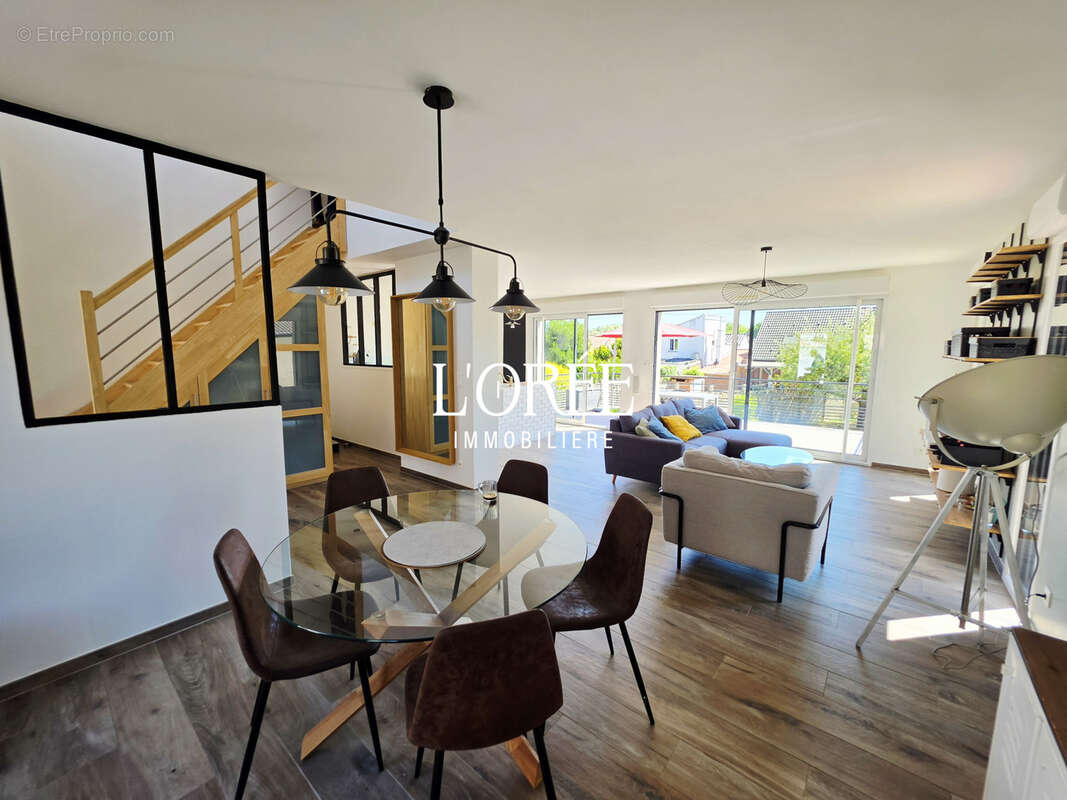 Maison contemporaine 130 m2 - 3 chambres - 1 bureau - Garage - Jardin - photo 9