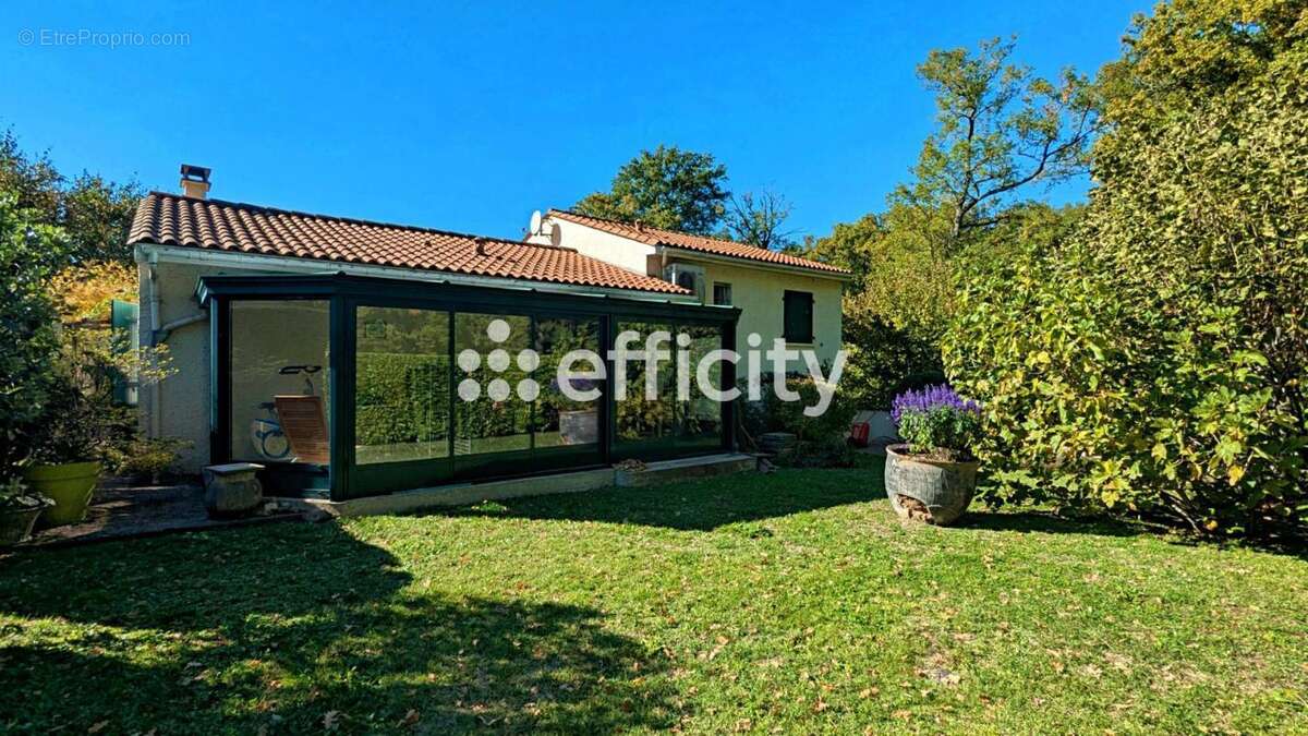 Maison à SAINT-YRIEIX-SUR-CHARENTE