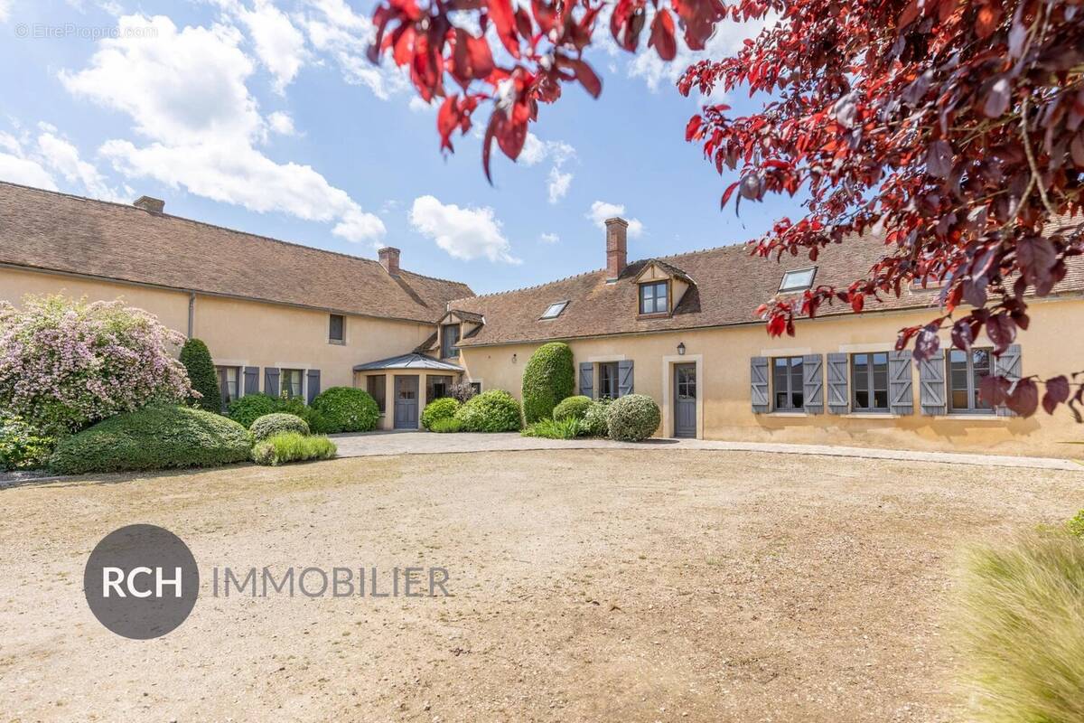 Maison à HOUDAN