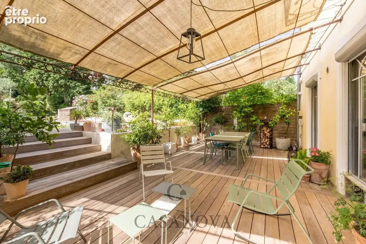 Montpellier  Les Arceaux. Élégante maison de maître rénovée avec piscine, jardin paysager et doubles garages. - photo 15